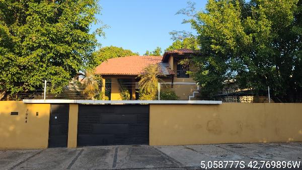 Casa de 375m² em Teresina