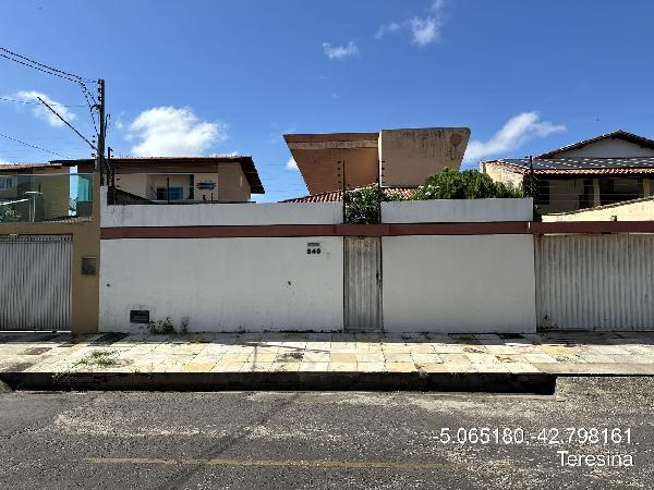 Casa de 237m² em Teresina