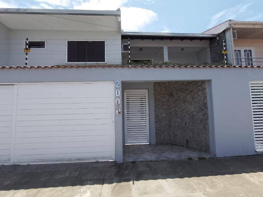 Casa de 248m² em Paranaguá (Paraná)