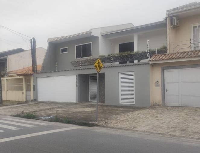 Casa de 248m² em Paranaguá (Paraná)